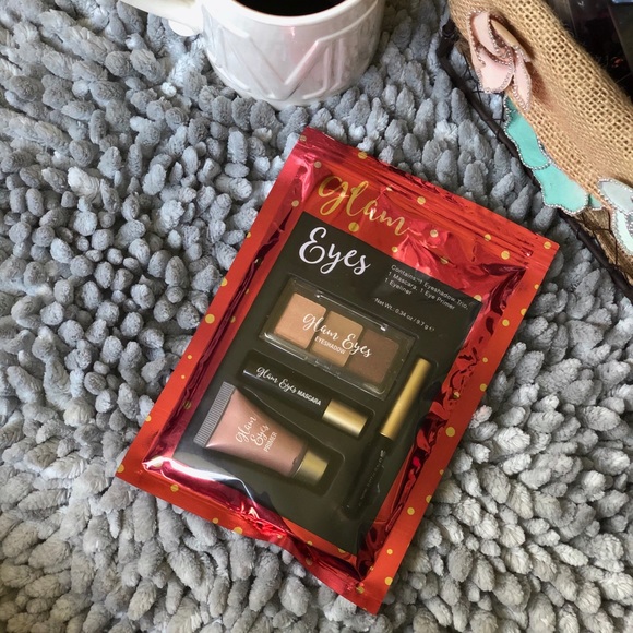 🚨 Glam Eye Set Ready For On The Go 🚨 - Picture 2 of 2